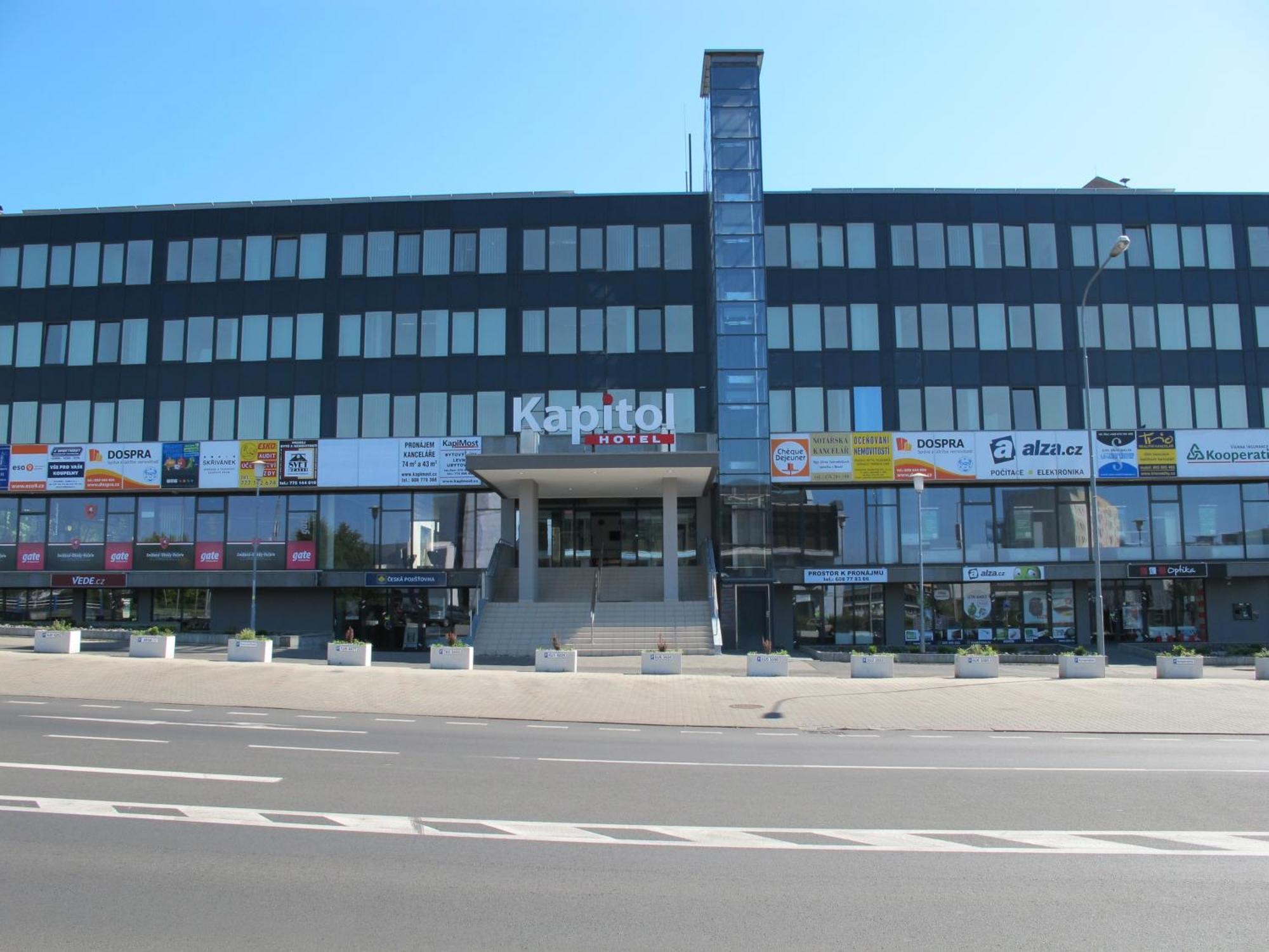 Hotel Kapitol Most Exterior photo