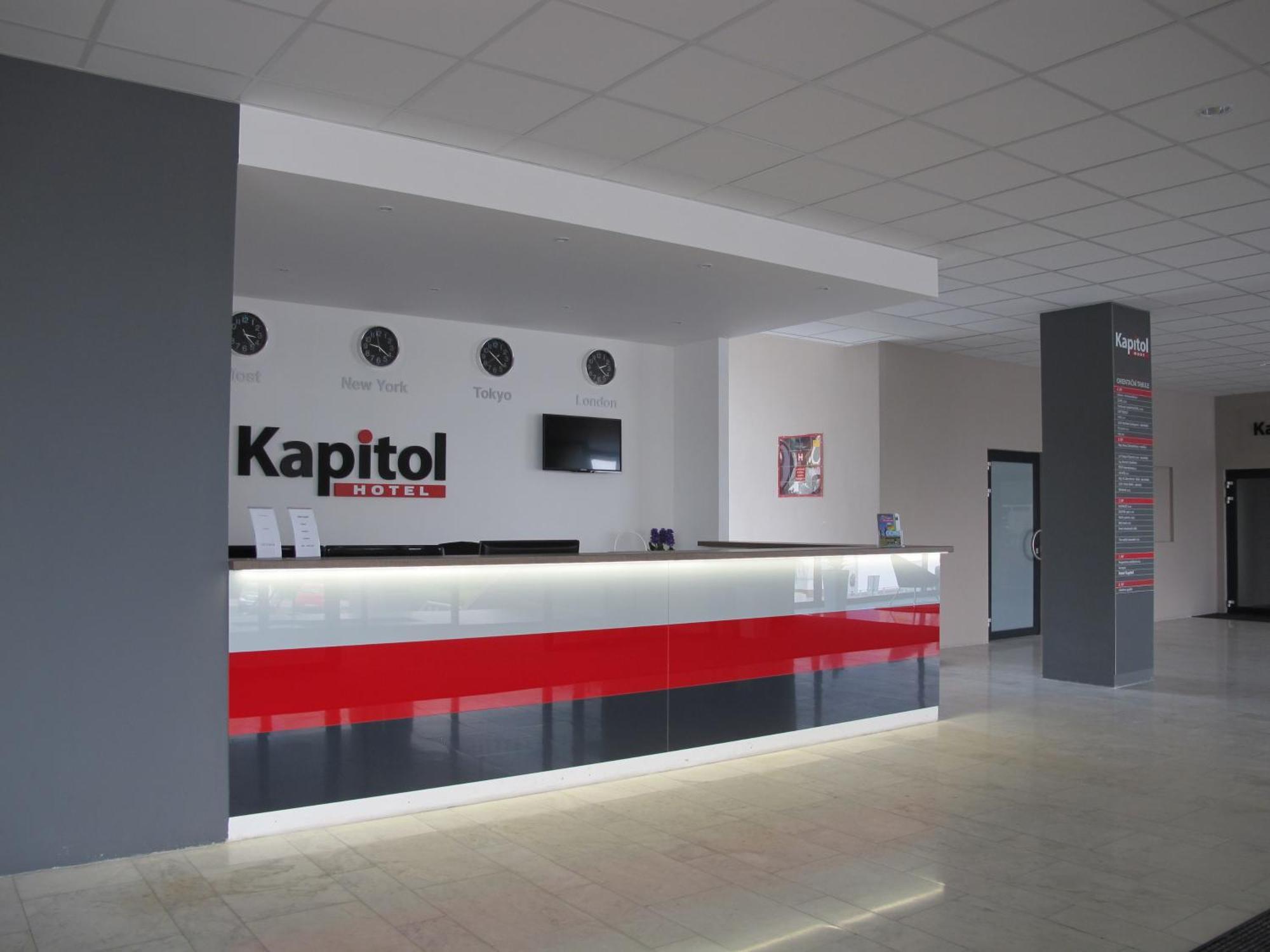 Hotel Kapitol Most Exterior photo